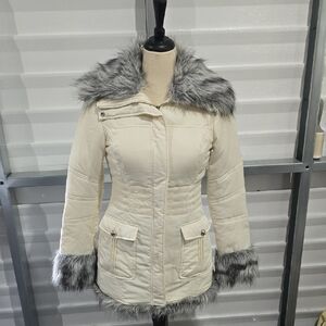 2B‎ Bebe Cream Puffer Jacket with Gray Faux Fur Size Medium